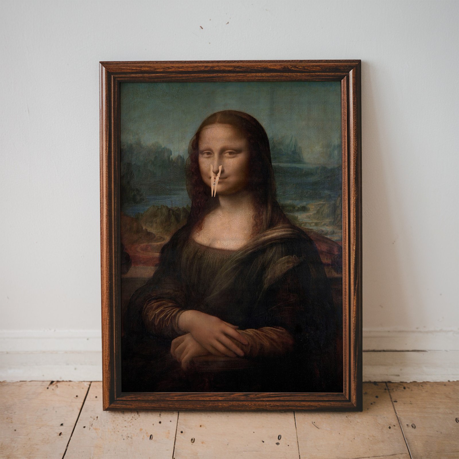 Mona Lisa Clothespin Bathroom Print - Image 3
